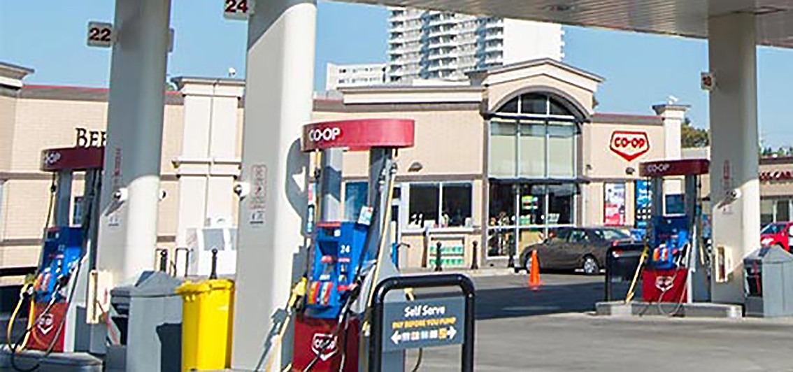 Calgary Coop scraps plastic bags at liquor stores and filling stations