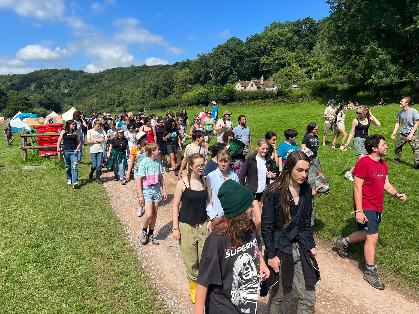 Hundreds of young people embrace cooperation at Woodcraft Folk summer